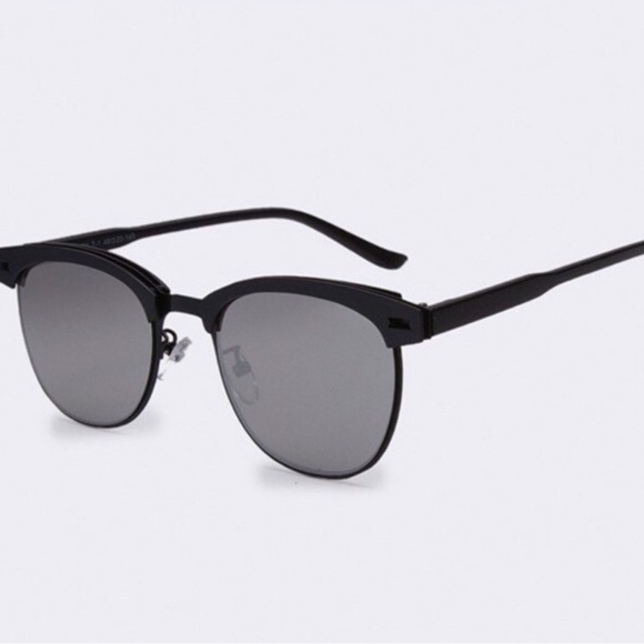 Mirrored Sunglasses​ - Picture 1 of 6